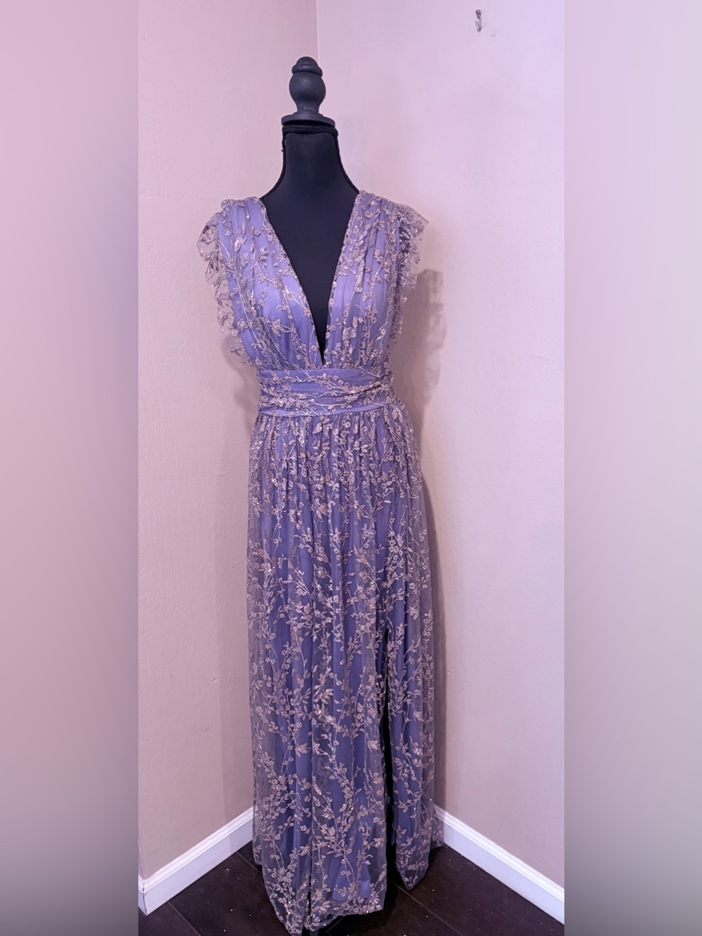 Soiéblue Gorgeous Lavender Gown w/ Antique Gold Floral Sparkly Lace Overlay